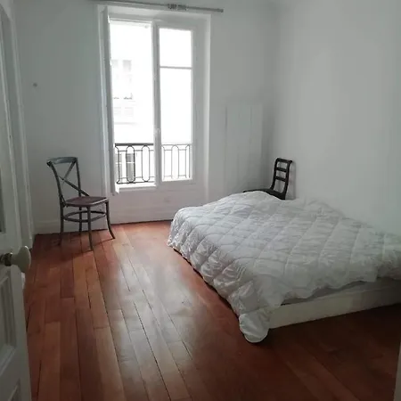 Private Near Eiffel Tour *
