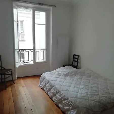 Private Near Eiffel Tour *